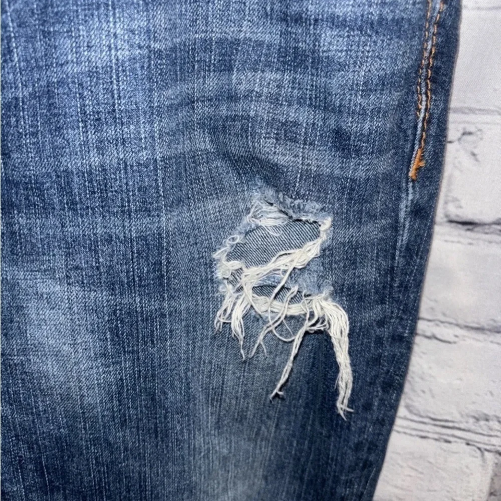 Miss Me Boyfriend Medium Wash Distressed Ankle Denim Jeans Women’s Size 27